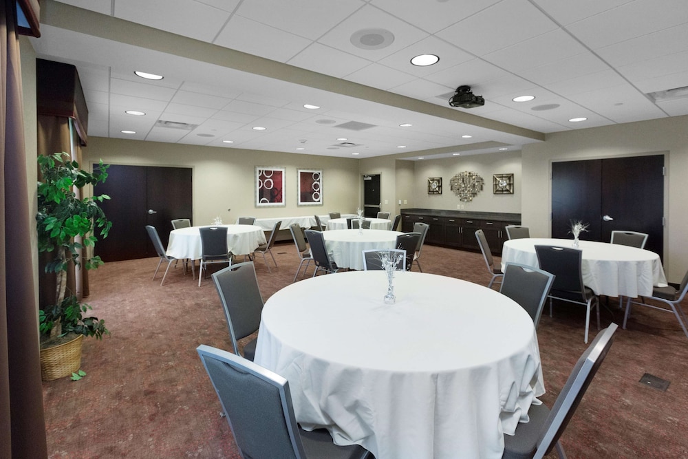 Hampton Inn Butler 30/40