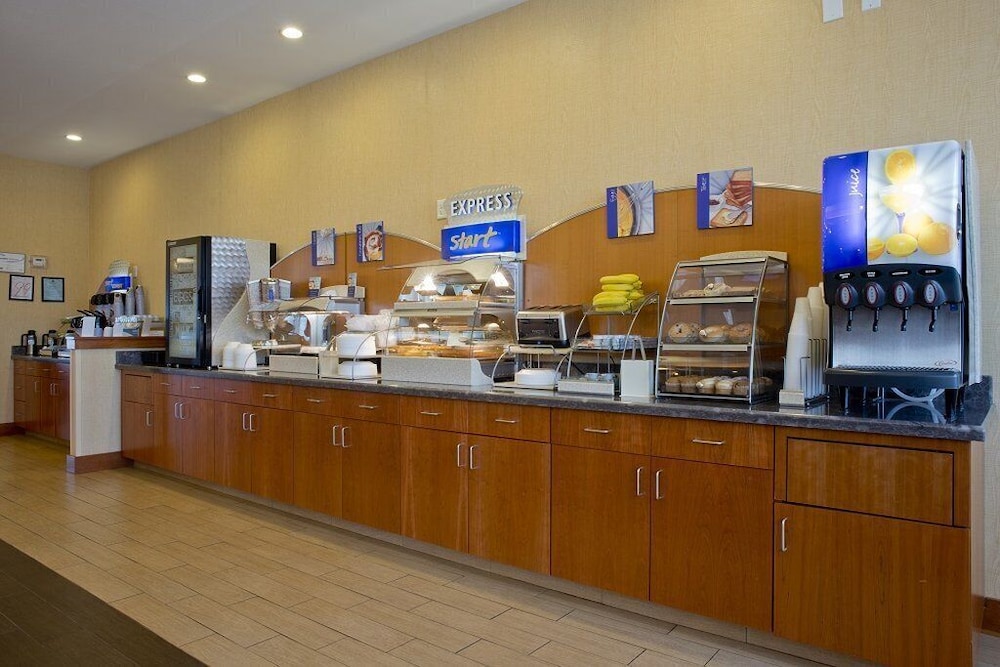 Holiday Inn Express Hotel And Suites Prattville South 38/53