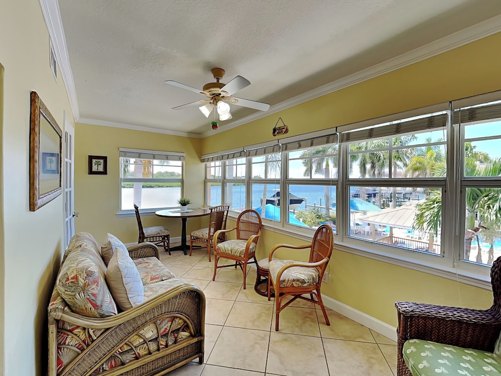 Barefoot Beach Resort 56/77