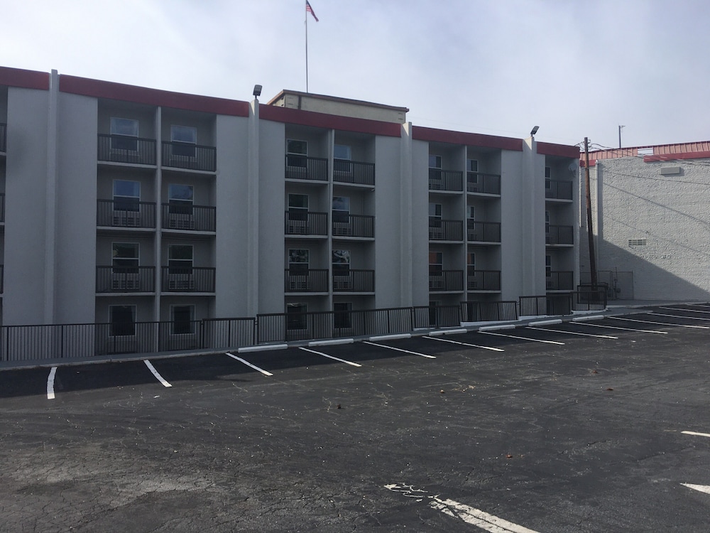 Peachtree Inn & Suites 4/8