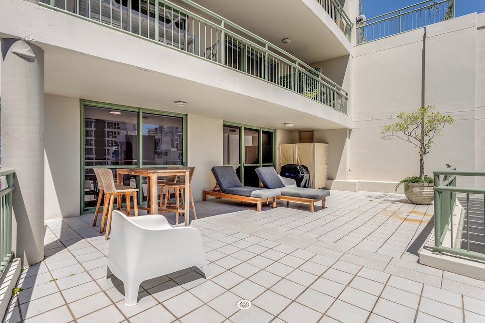 The Meriton On Main Beach photo5