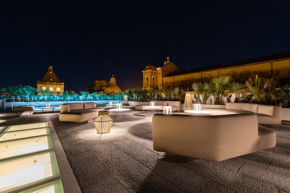 Dome Hotel 46/48