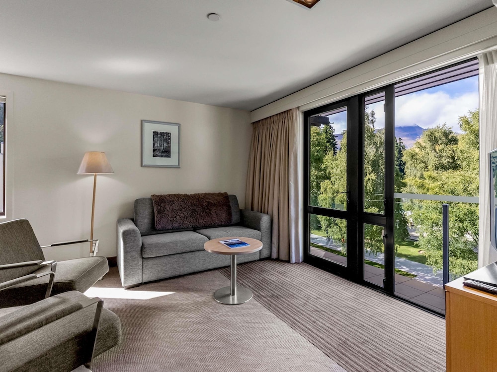 NOVOTEL QUEENSTOWN LAKESIDE 26/50
