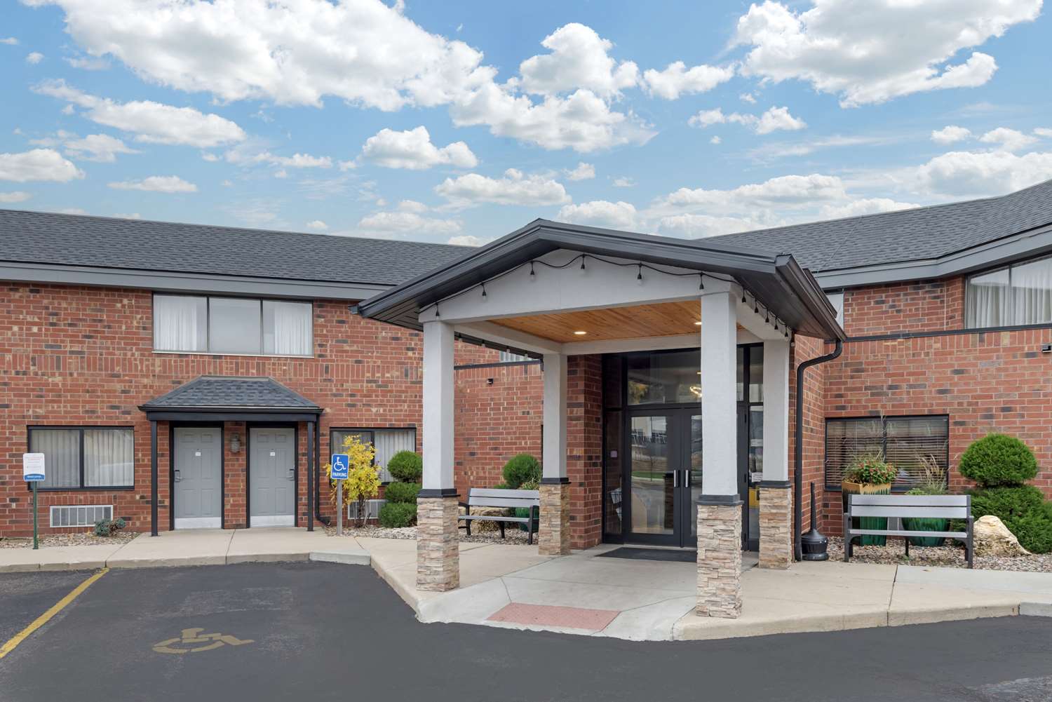 Quality Inn & Suites Mayo Clinic Area 1/11