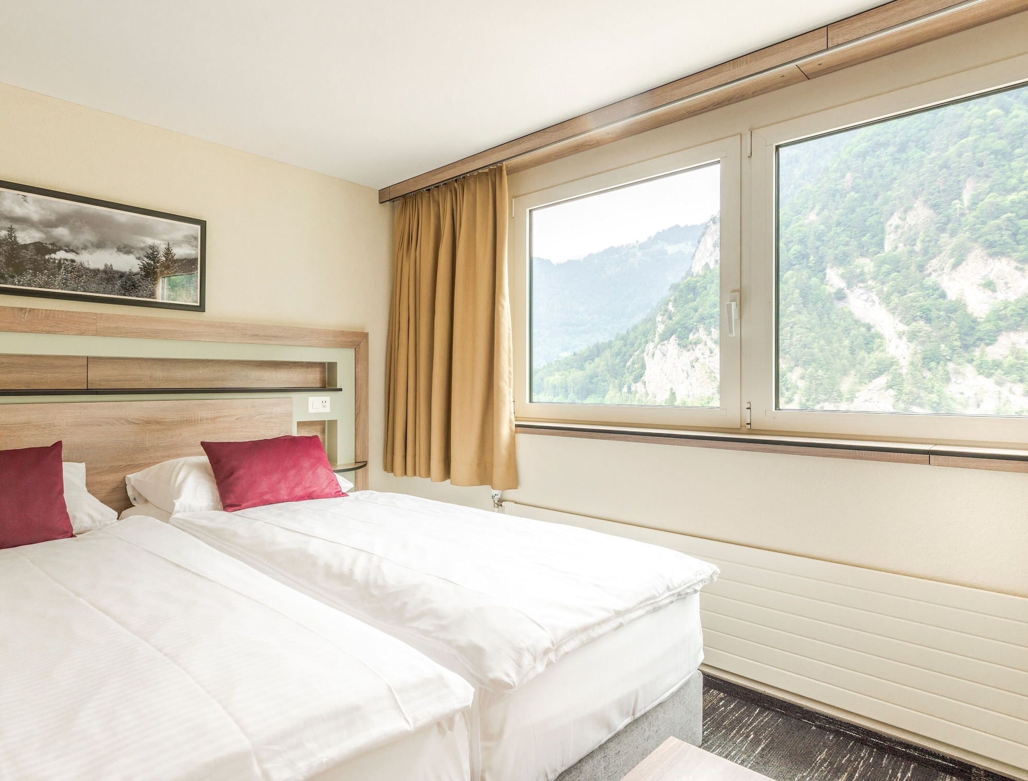 ROOM, TWIN BEDS, NO BALCONY