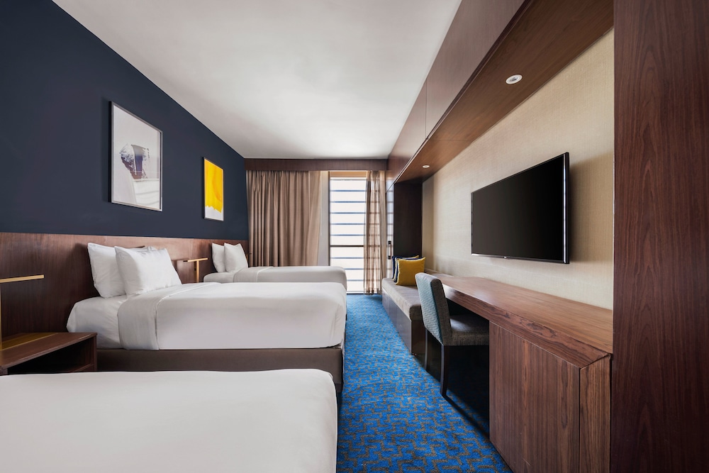 DELUXE, 3 BEDS