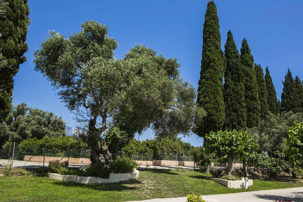 Cypress Garden Villas 34/50