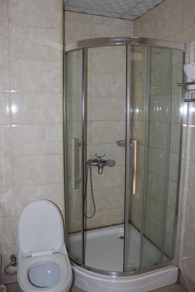 Sal's Boutique Hotel 32/35