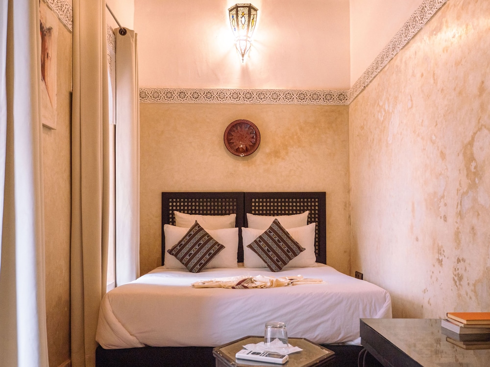 STANDARD, DOUBLE OR TWIN BED