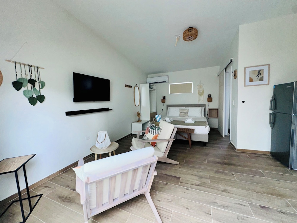 The Vistalmar Ocean View Apartments 13/50