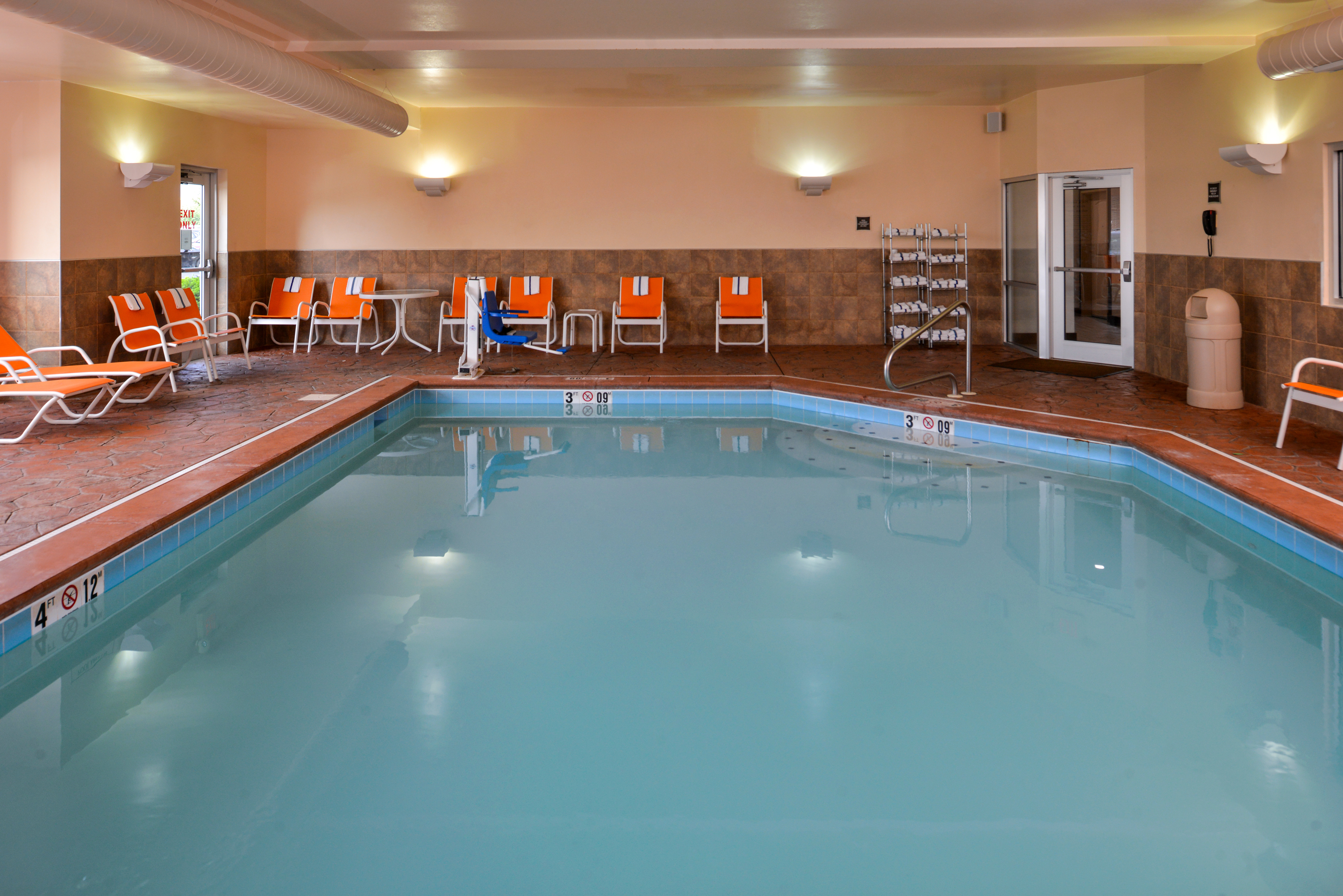 Holiday Inn Express Suites Cincinnati Mason 21/49