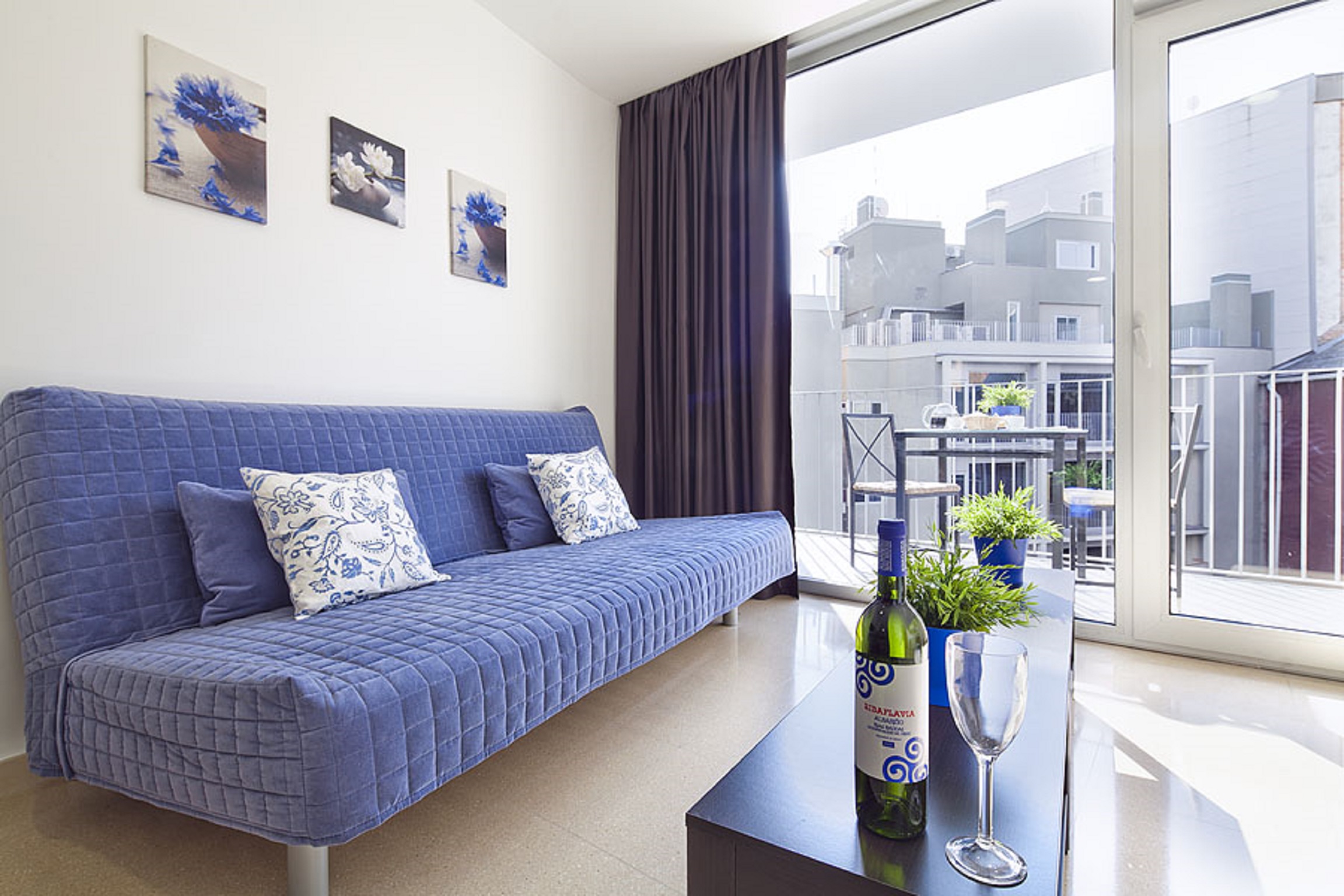 Charmsuites Paralel 7/25