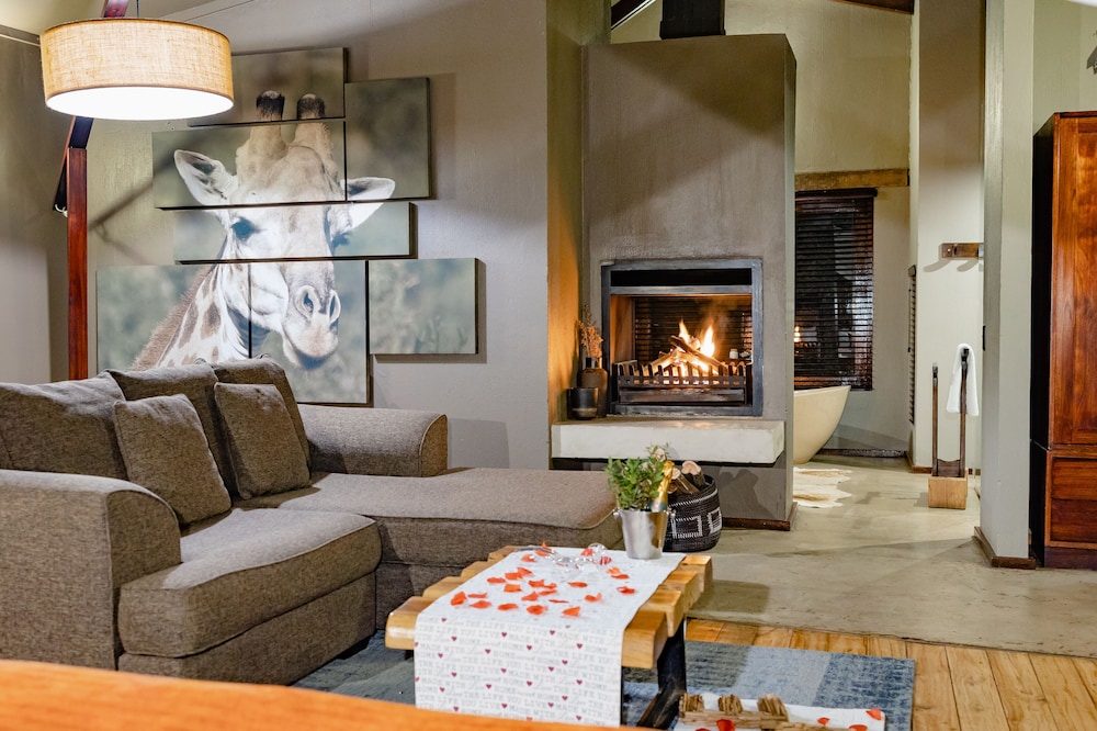 Rhino Ridge Safari Lodge 25/50