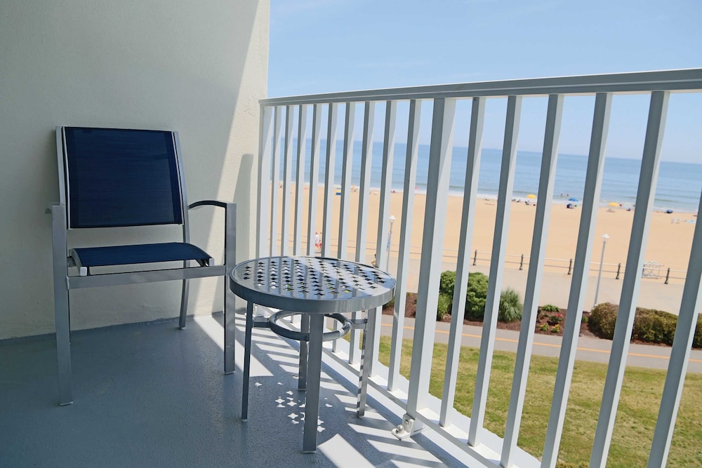 Surfbreak Oceanfront Hotel, Ascend Hotel Collection 51/61