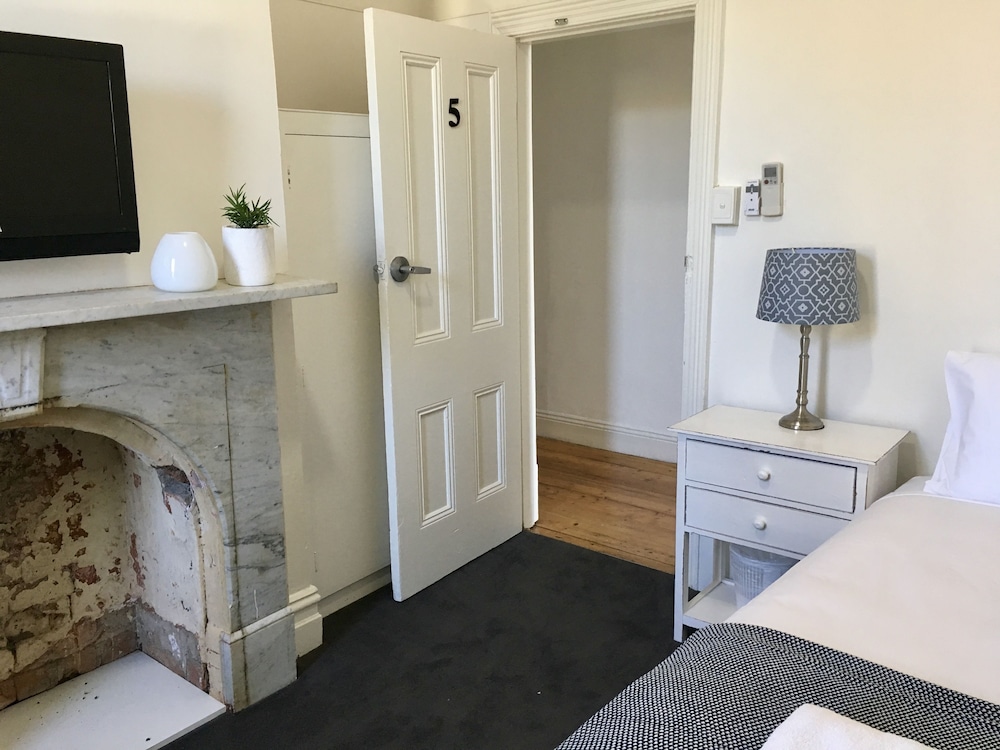 The Grand Hotel Healesville 46/47