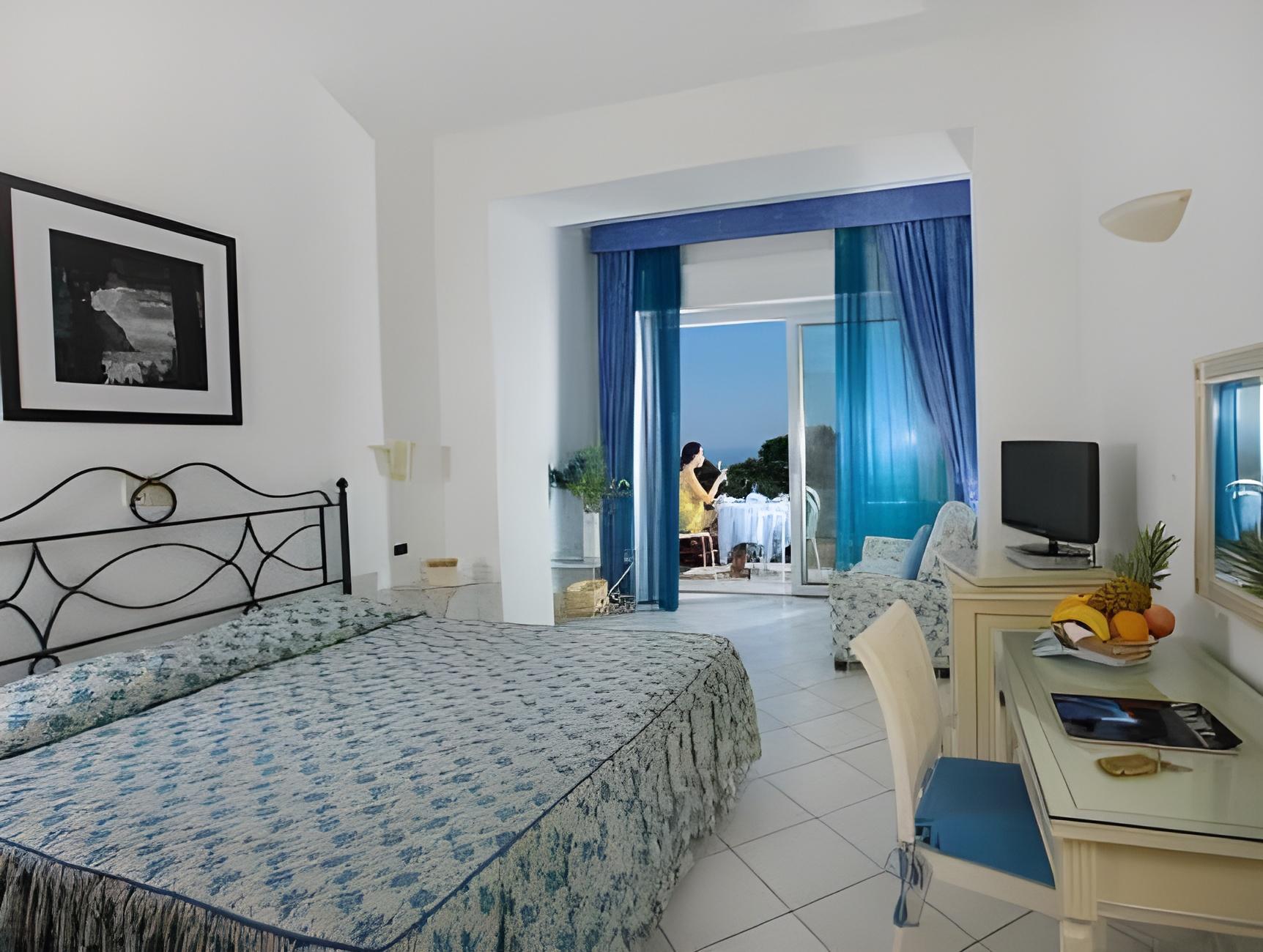 DELUXE, DOUBLE BED, TOP FLOOR