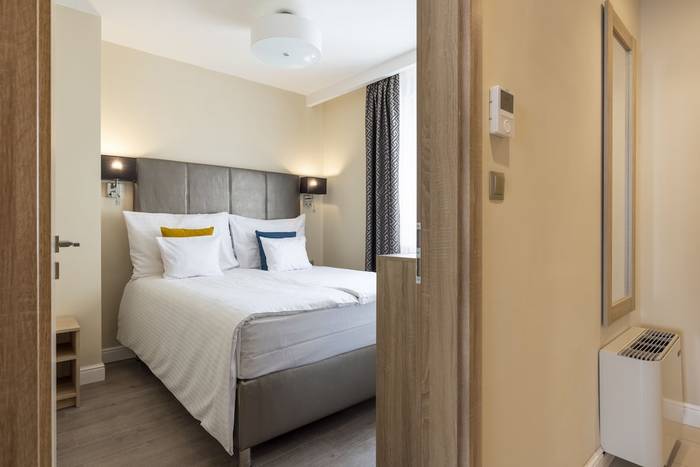 Silver Crown Hotel & Residence 20/50