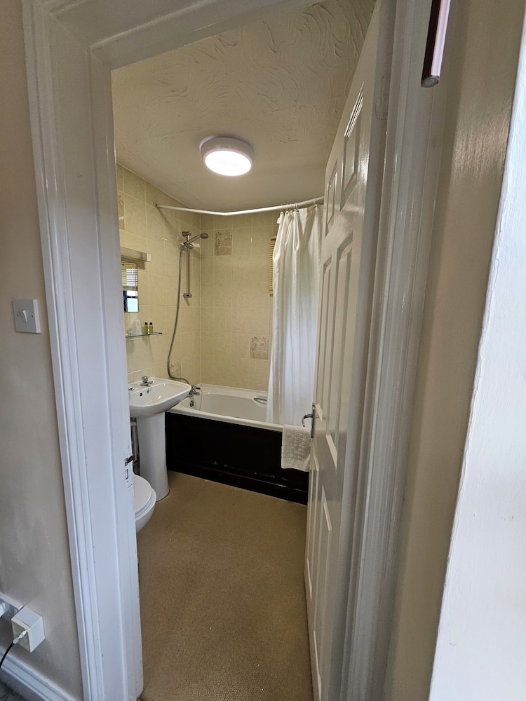 MARSH FARM HOTEL 50/50