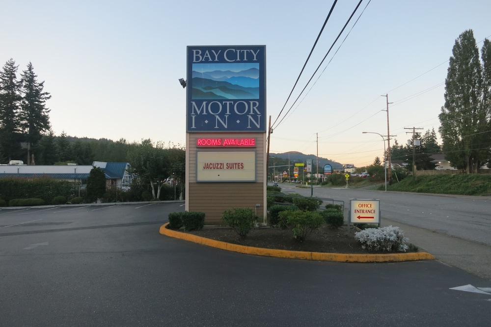 Bay City Motor Inn 62/67