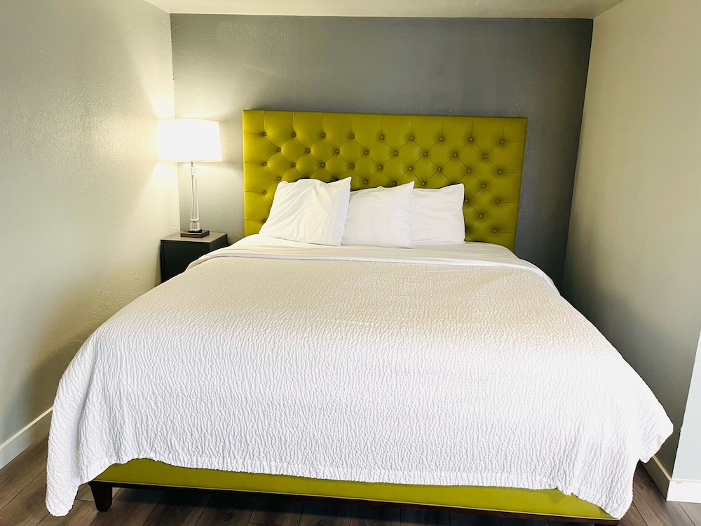 Tides Inn Suites 20/75