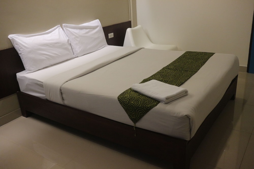 FLORAL SHIRE RESORT 34/51