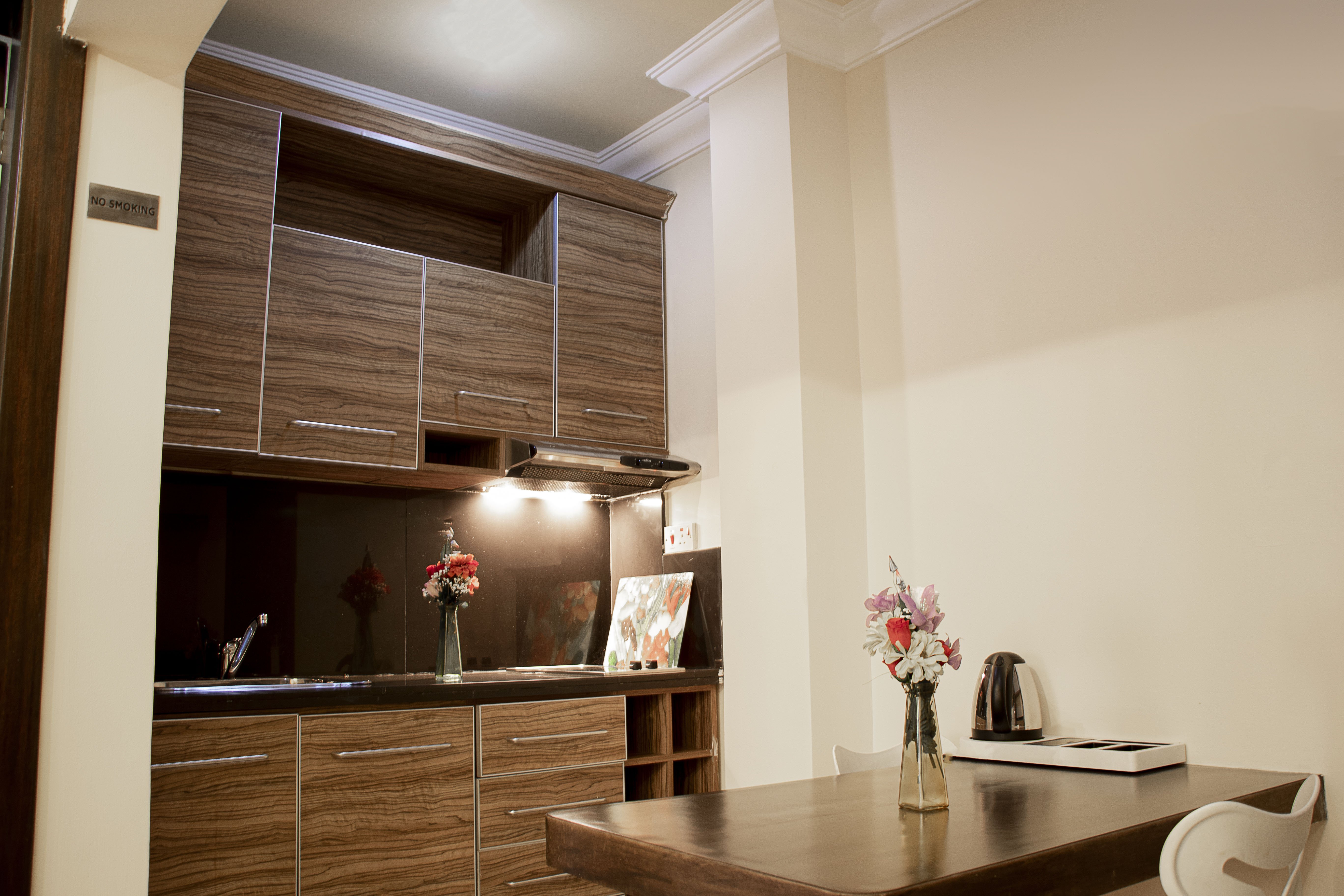 Home Suites Hotel 3/80