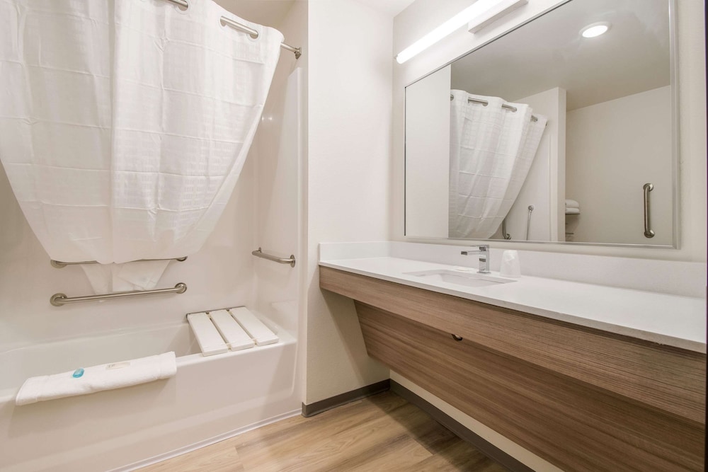 WoodSpring Suites Portland Vancouver 35/39