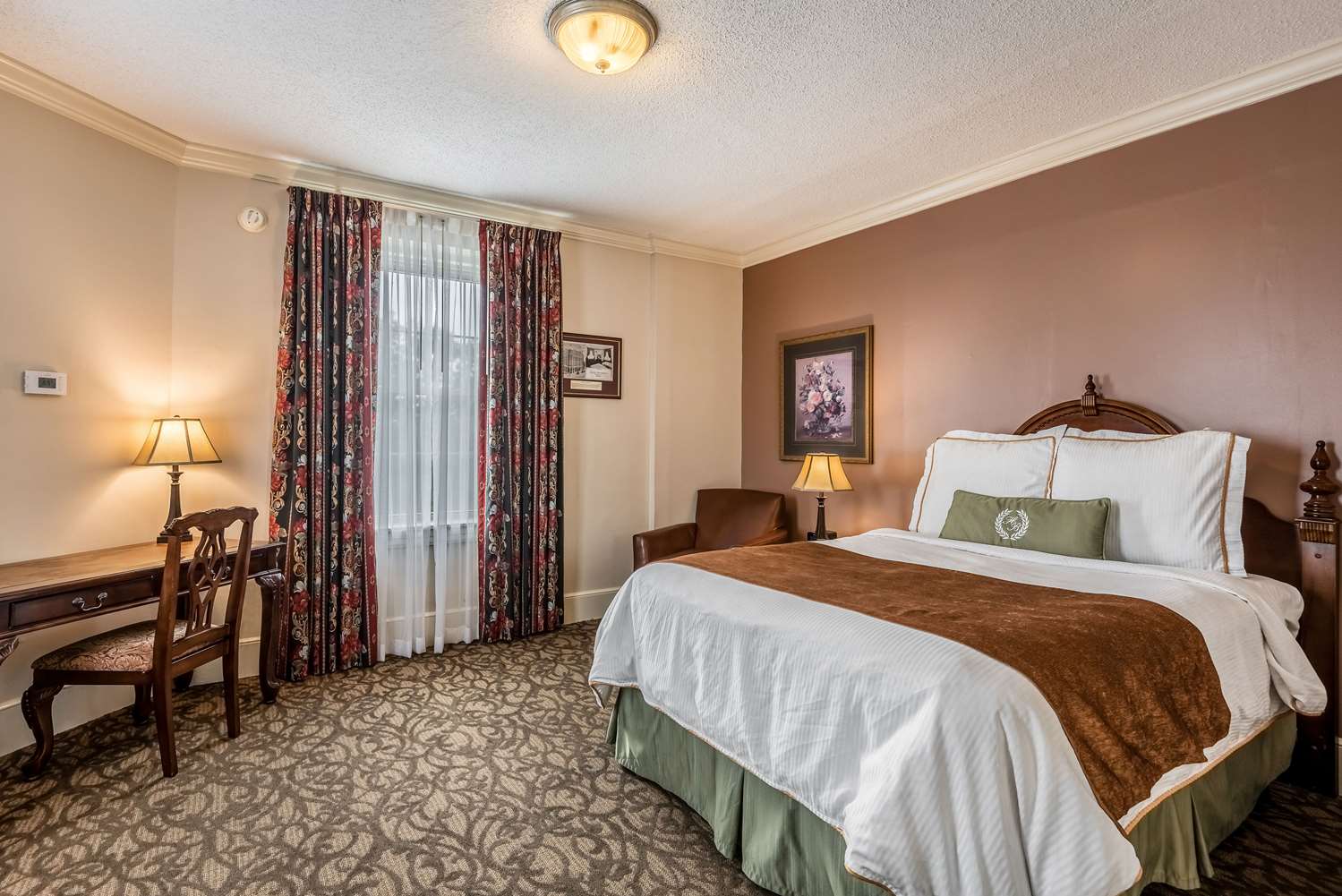Room, Queen Bed