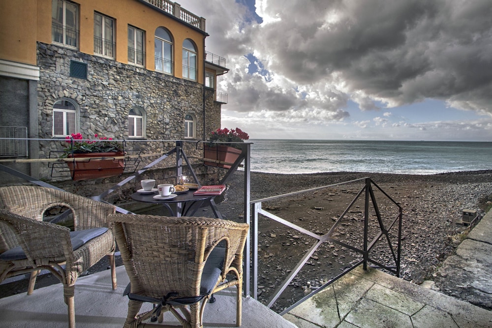 Hotel La Camogliese 43/48
