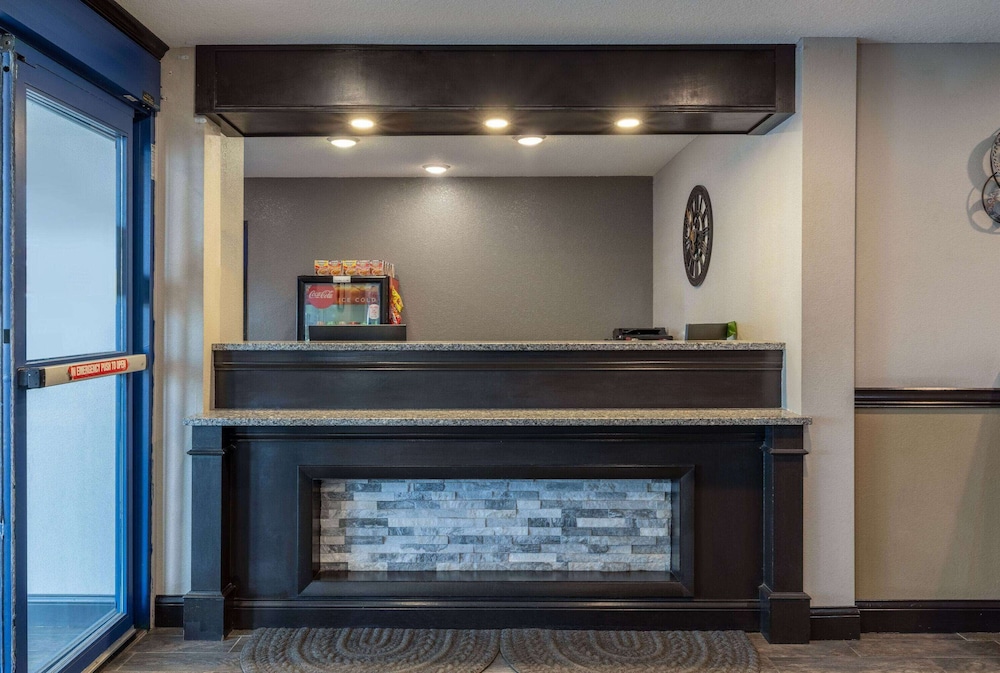 Travelodge by Wyndham Brooklyn Center 4/48