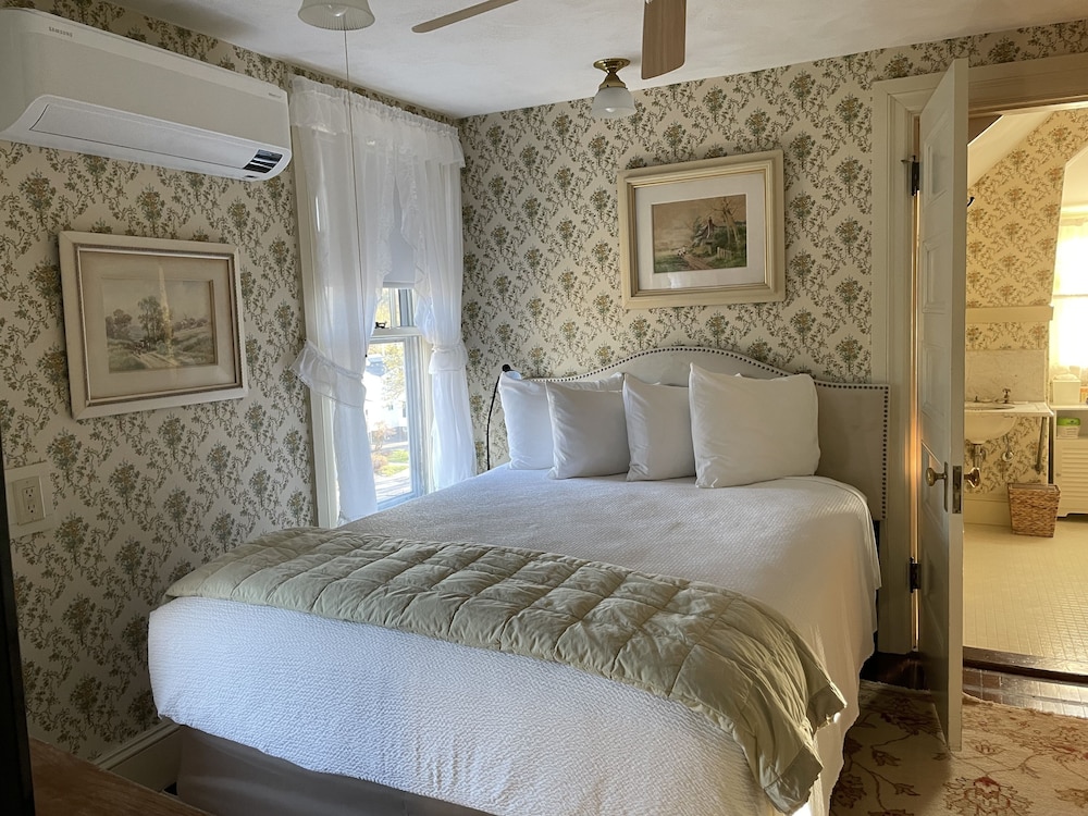 Moseley Cottage Inn and Town Motel 8/50
