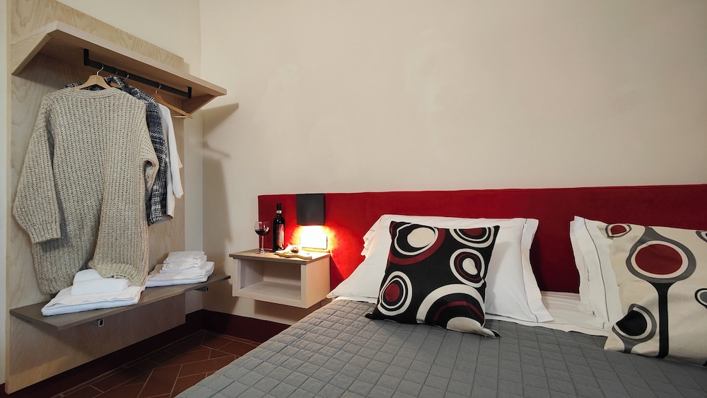 غرفة سوبيريور بسرير كوين بإطلالة على الحديقة، Chiostro Delle Monache - Hostel Volterra 3/4