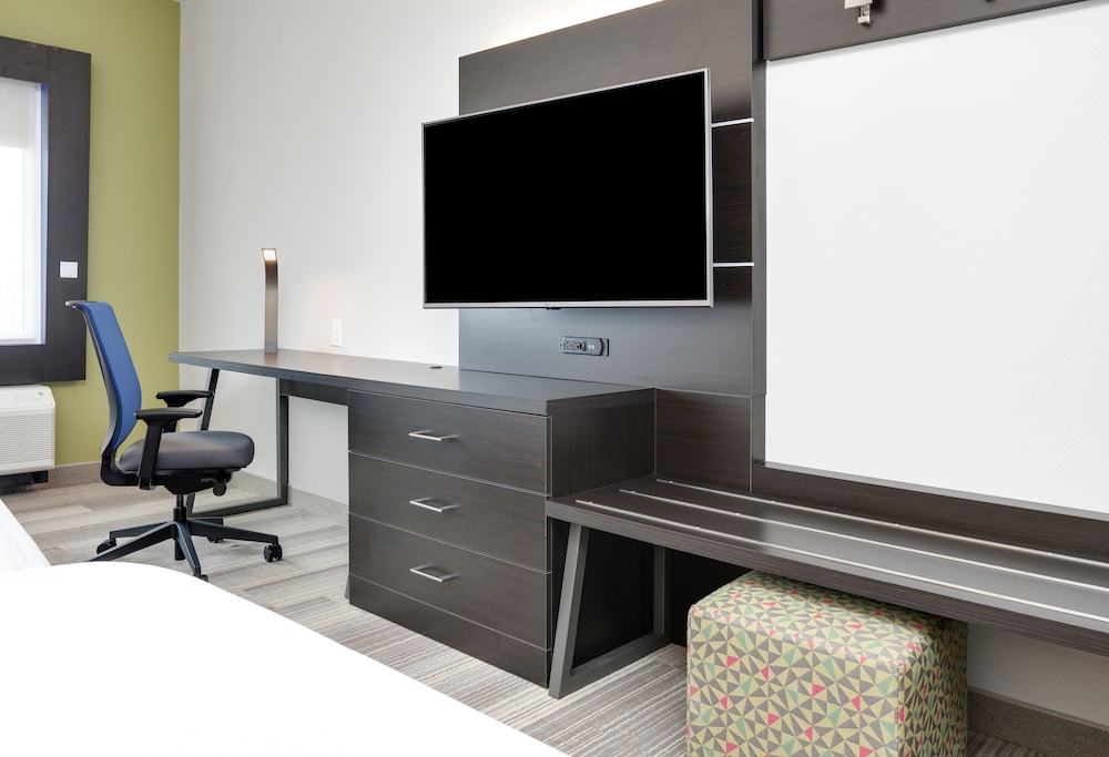 Holiday Inn Express Kermit 36/40