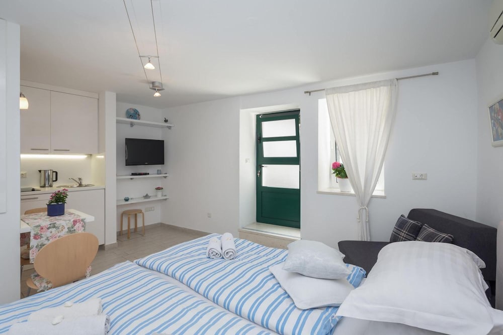 Split Center Suites 15/66
