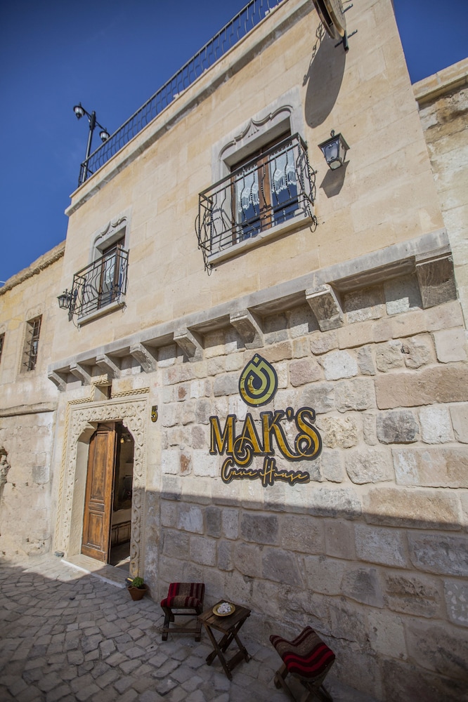Maks Cave House 3/50