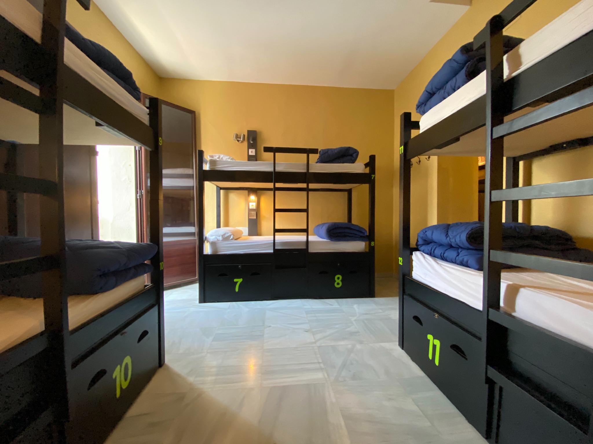 Mixed Dorm, 14 Beds