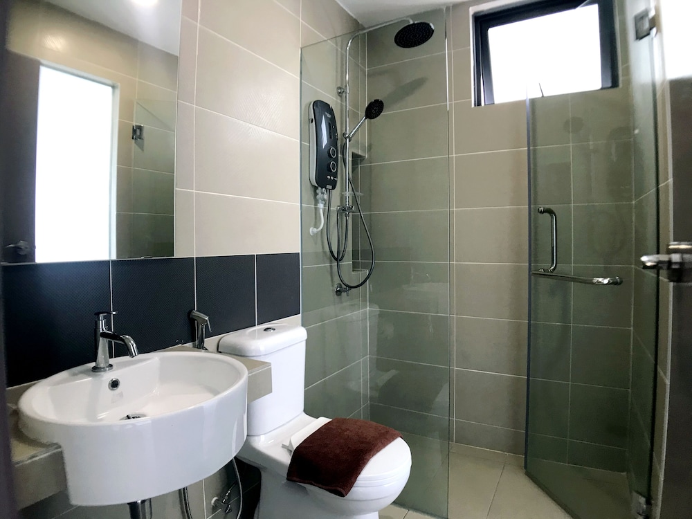 One Amerin Mall & Suites 47/50