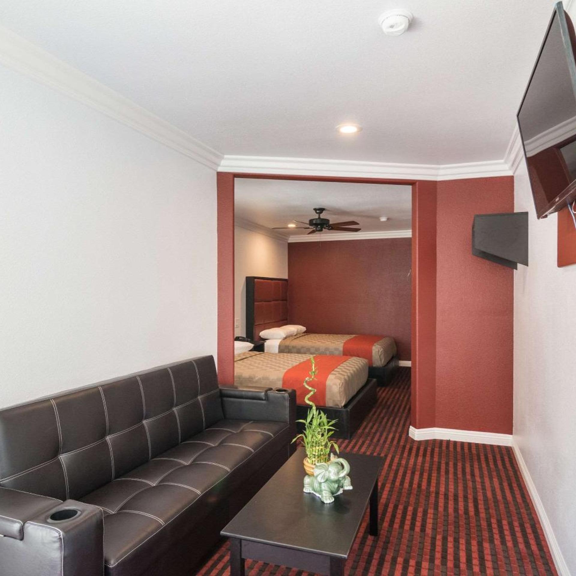 Rodeway Inn & Suites 12/19