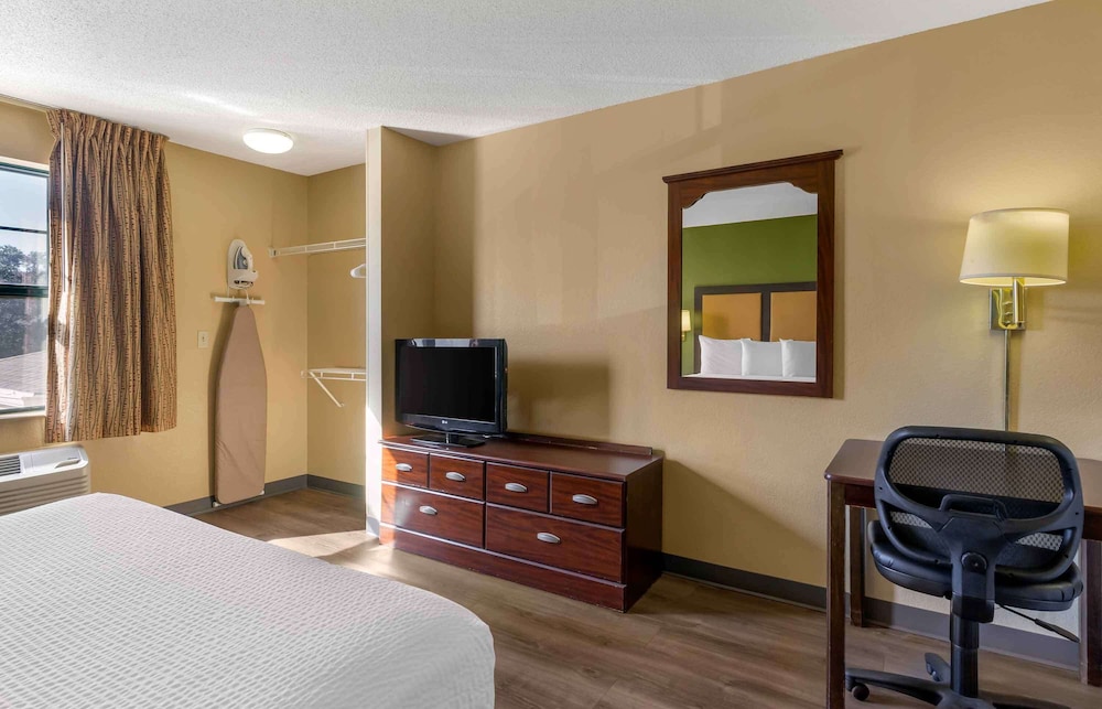 Extended Stay America Suites St Petersburg Clearwater ExecDr 39/53