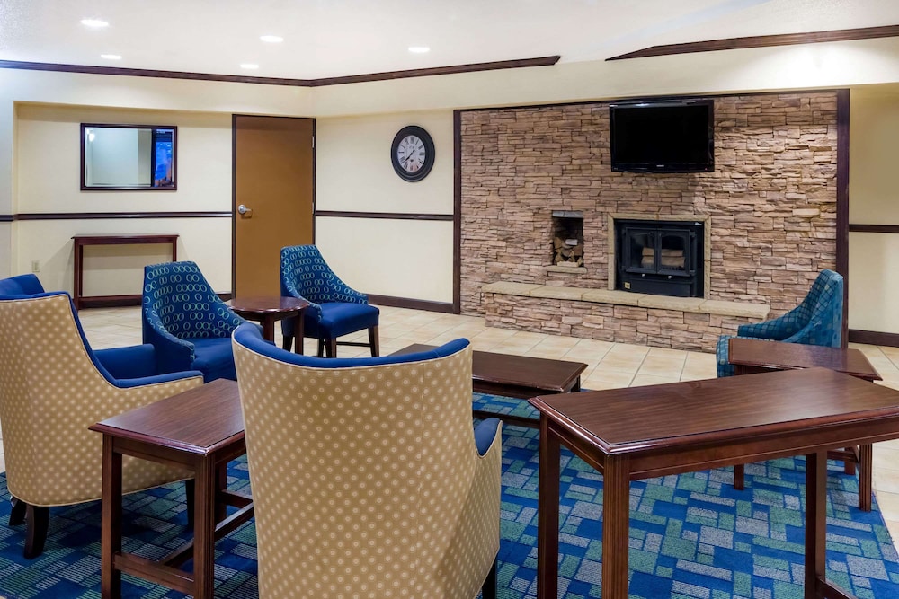 Days Inn & Suites By Wyndham Bridgeport - Clarksburg 30/42
