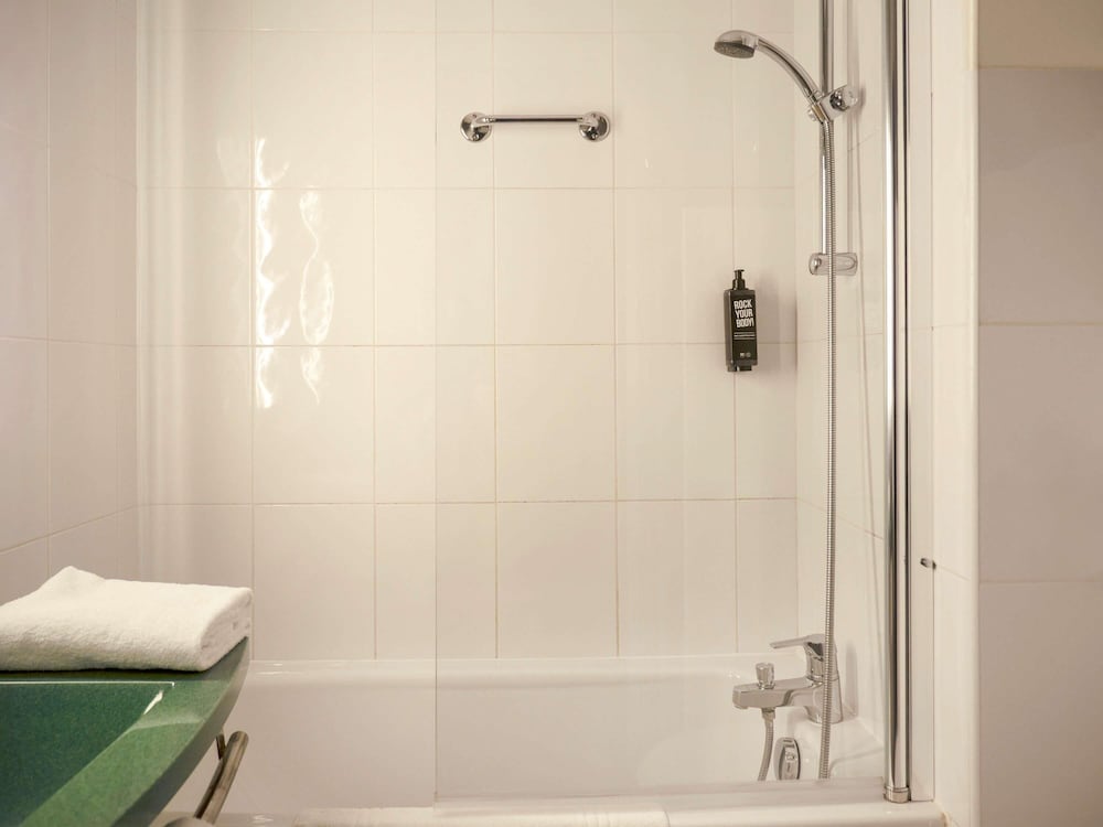 Ibis Arles 64/65