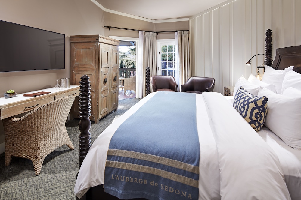 DELUXE, LODGE, ACCESSIBLE