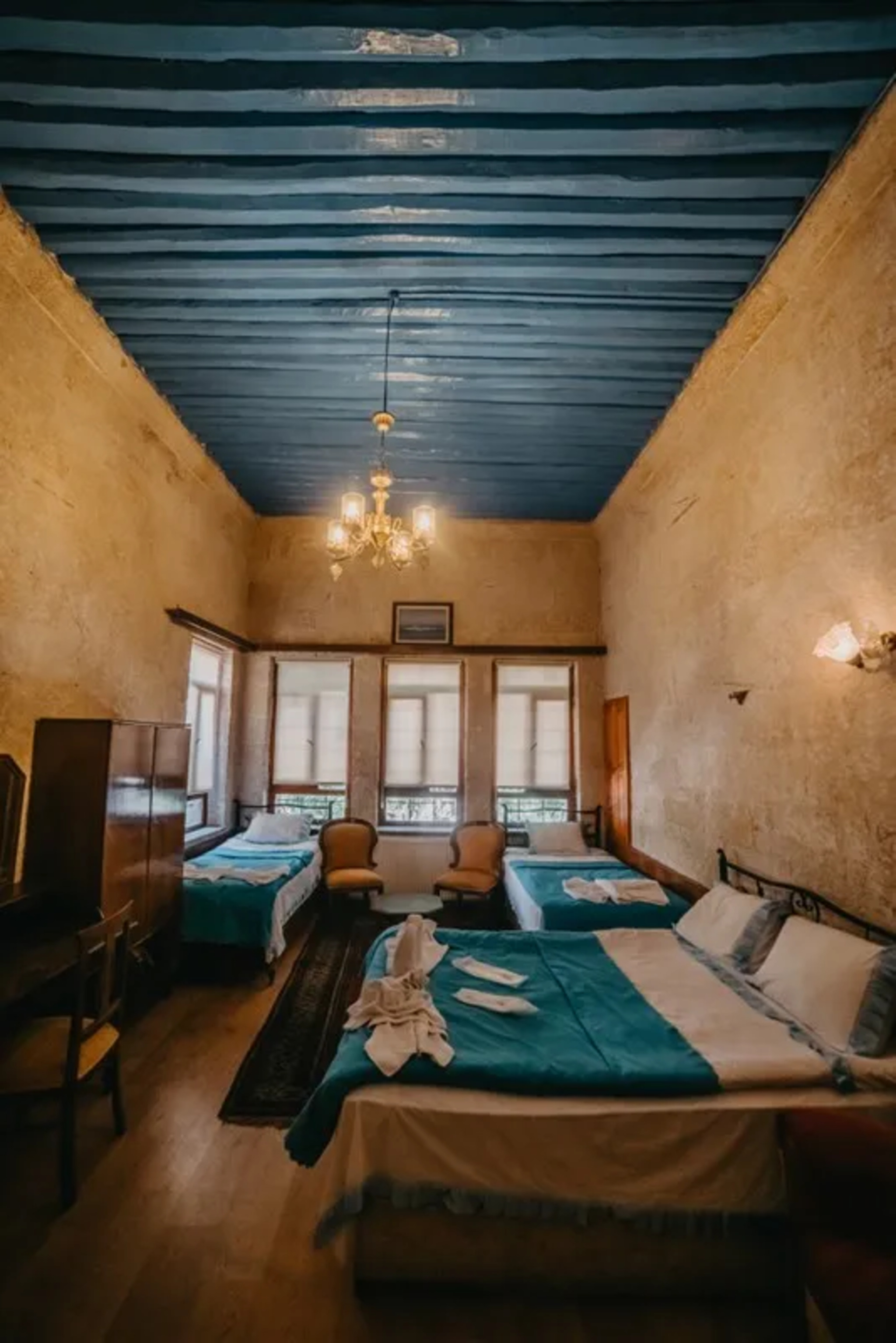 Born Hotel Old House 15/29