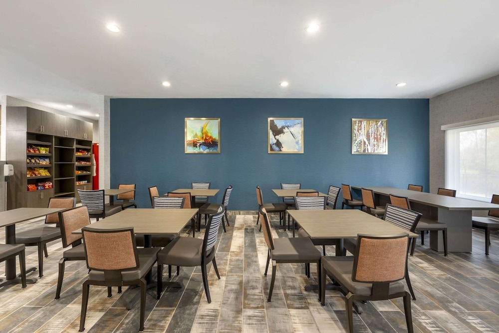 Quality Inn and Suites Joelton Nashville, TN 36/44