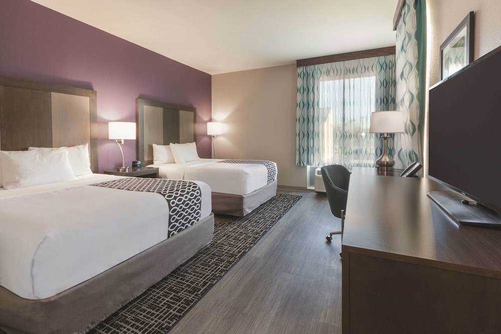 La Quinta Inn & Suites By Wyndham Terre Haute 10/44