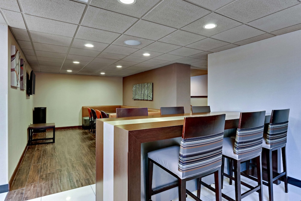 Drury Plaza Hotel San Antonio Airport 4/50