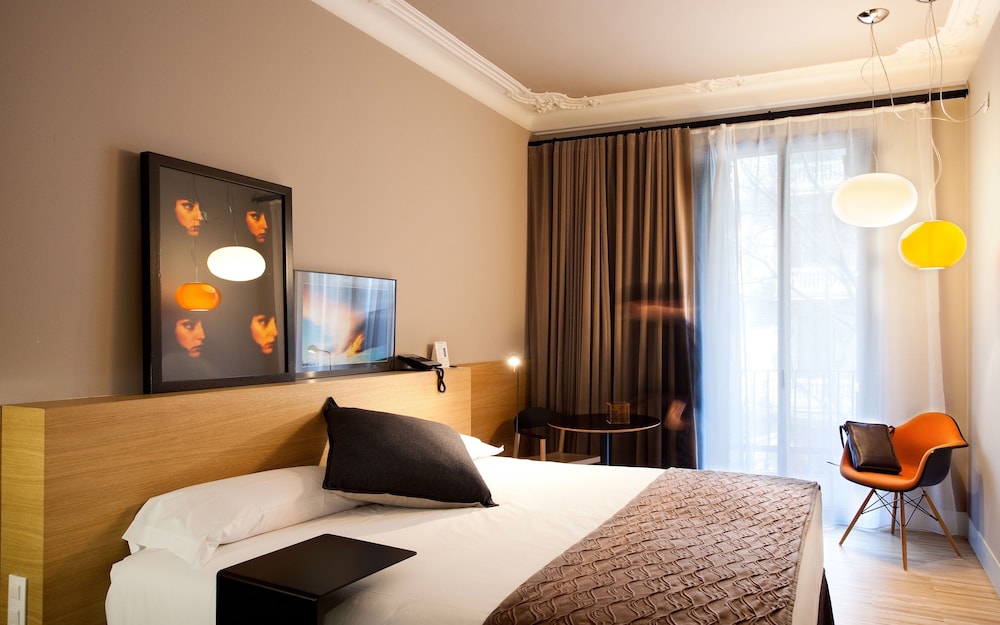 Alexandra Barcelona Hotel Curio Collection By Hilton 19/90