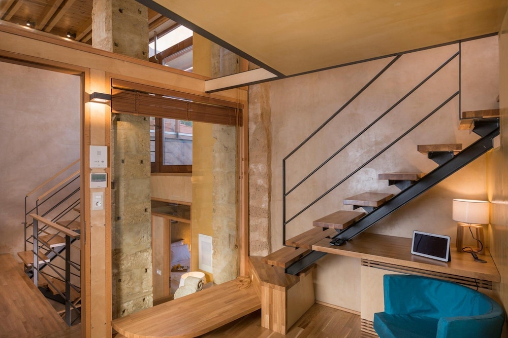Neoria Houses 50/50