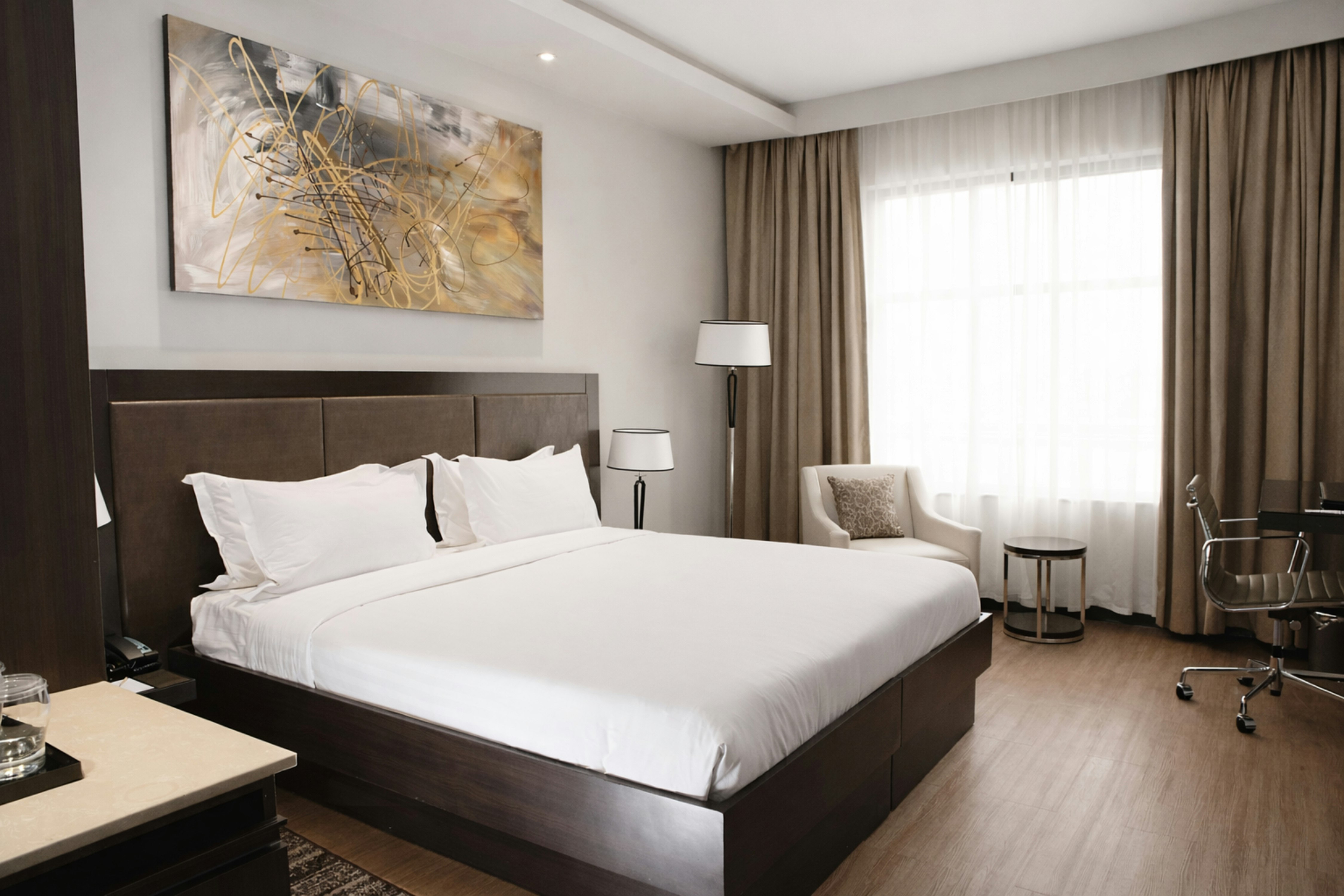 GUEST ROOM, KING BED
