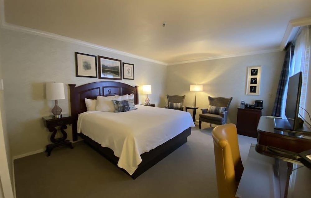 Room, King Bed, North Wing, Accessible